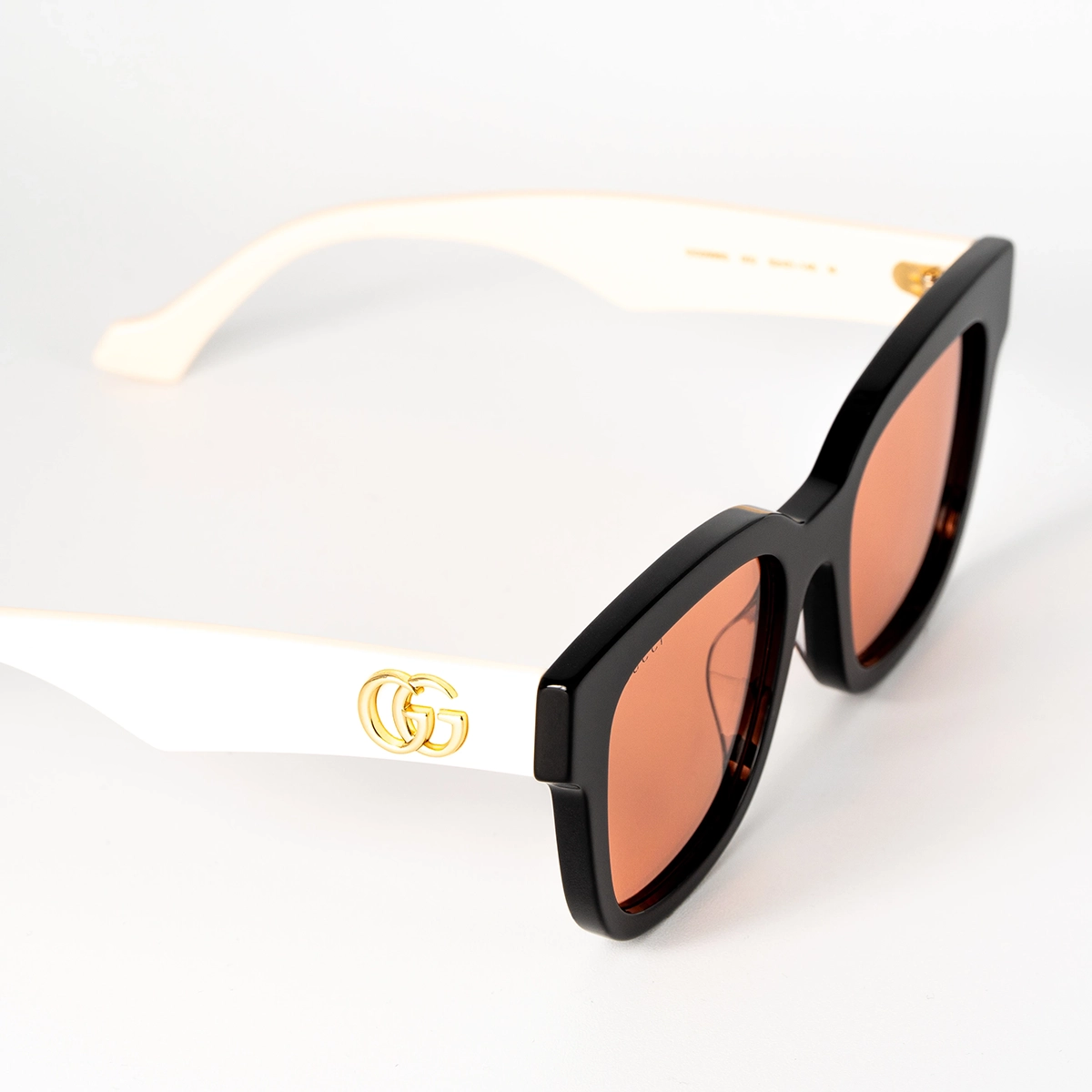 Nero Lucido Aste Bianco Talco GG0998S - immagine 3